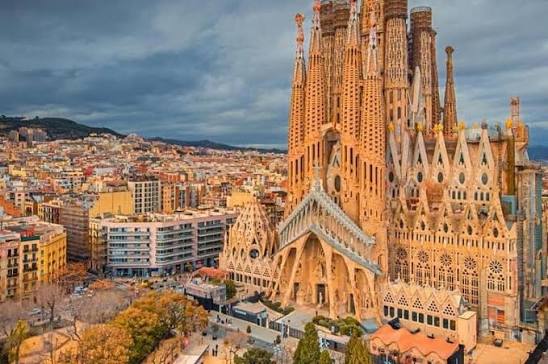 Barcelona, Suiza y París